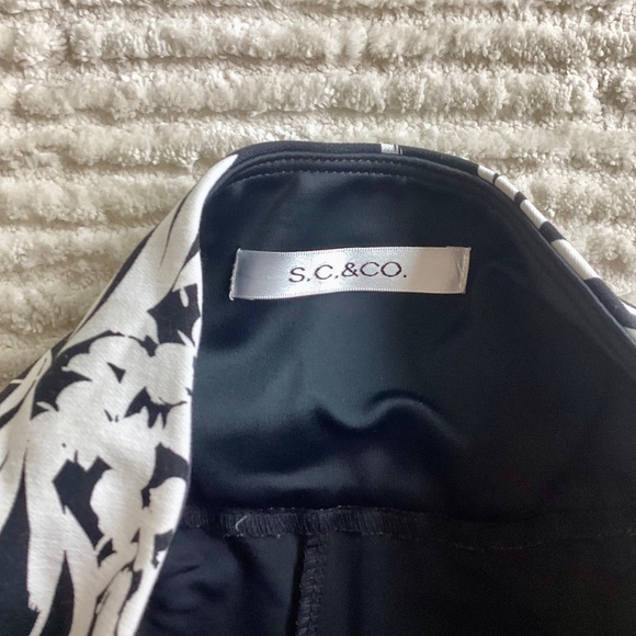 Women's S.C & Co. Black/White Floral tummy Control Pull On Skort/Skirt  S 17” - Picture 6 of 12